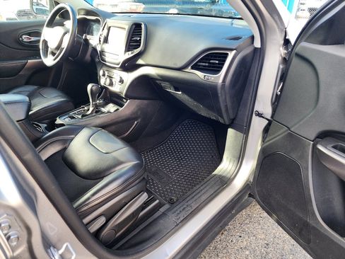 Used 2019 Jeep Cherokee Latitude Plus w/ Cold Weather Group image 26