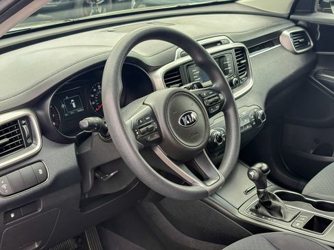 Used 2018 Kia Sorento LX AWD/4WD image 6