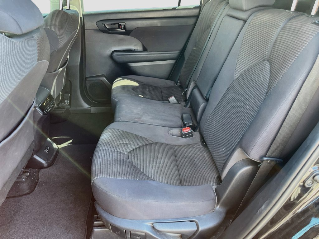 Used 2021 Toyota Highlander L FWD image 22