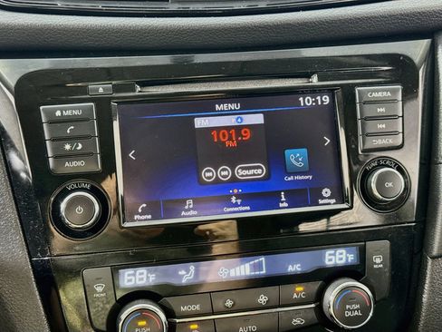Used 2018 Nissan Rogue SV AWD/4WD image 17