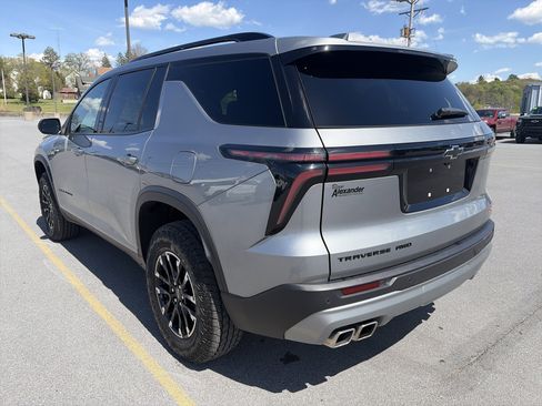 Used 2025 Chevrolet Traverse Z71 AWD/4WD image 6