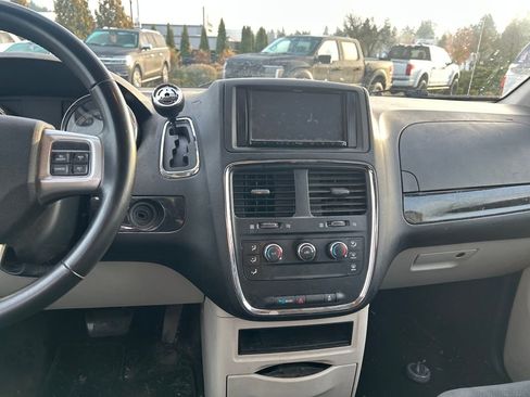 Used 2016 Dodge Grand Caravan American Value Package w/ UConnect Hands-Free Group image 23