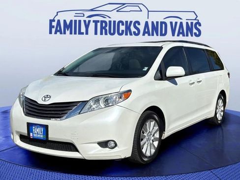 Used 2015 Toyota Sienna XLE image 1