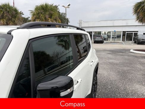 Used 2023 Jeep Renegade Latitude AWD/4WD image 13