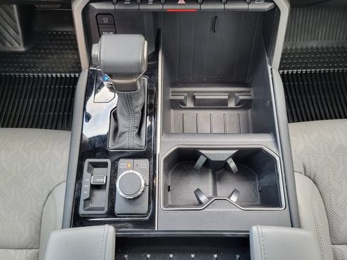 Used 2025 Toyota Tundra Limited AWD/4WD image 20