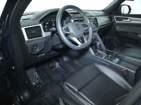 Used 2022 Volkswagen Atlas Cross Sport SE image 17