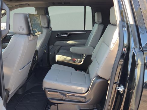 New 2026 Chevrolet Suburban Z71 image 35