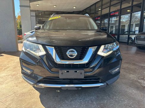 Used 2019 Nissan Rogue SL image 2