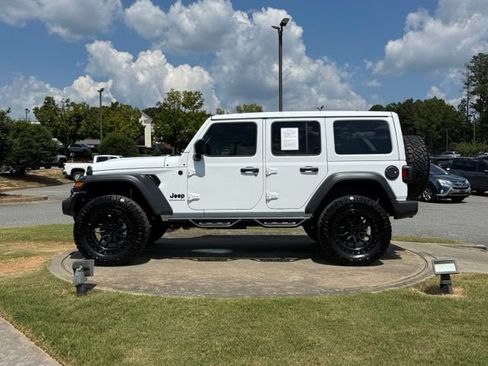 Used 2025 Jeep Wrangler Unlimited Sport AWD/4WD image 4