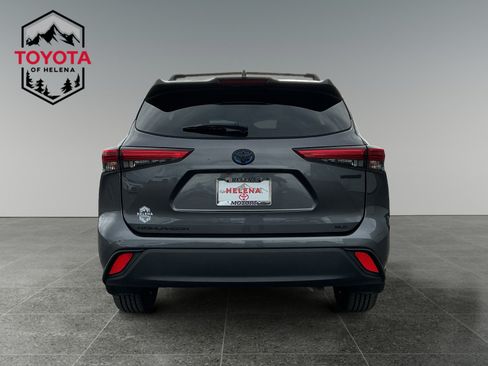 Used 2023 Toyota Highlander XLE AWD/4WD image 4