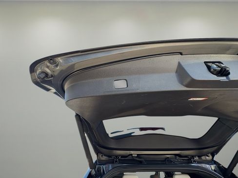 Used 2015 Ford Explorer XLT w/ Equipment Group 202A image 33