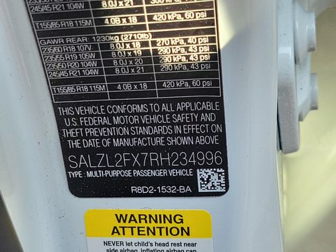 Used 2024 Land Rover Range Rover Evoque Dynamic SE image 25