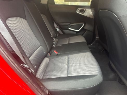 Used 2025 Kia Soul LX w/ LX Technology Package image 36