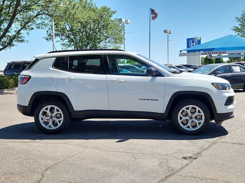 Used 2025 Jeep Compass Latitude AWD/4WD image 6