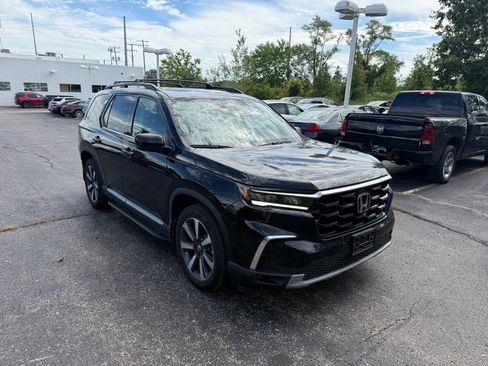 Used 2025 Honda Pilot Touring image 4