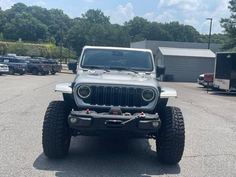 Used 2024 Jeep Wrangler Unlimited Rubicon AWD/4WD image 2