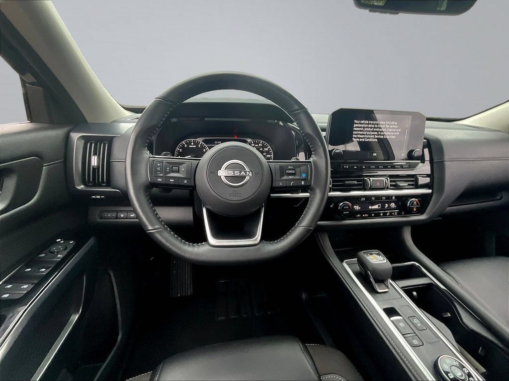 Used 2025 Nissan Pathfinder SL AWD/4WD image 10