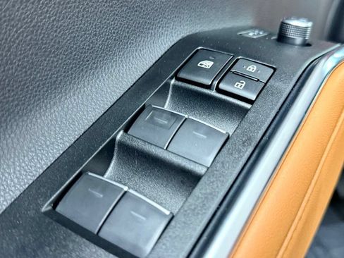 Used 2026 Toyota Highlander Platinum AWD/4WD image 18