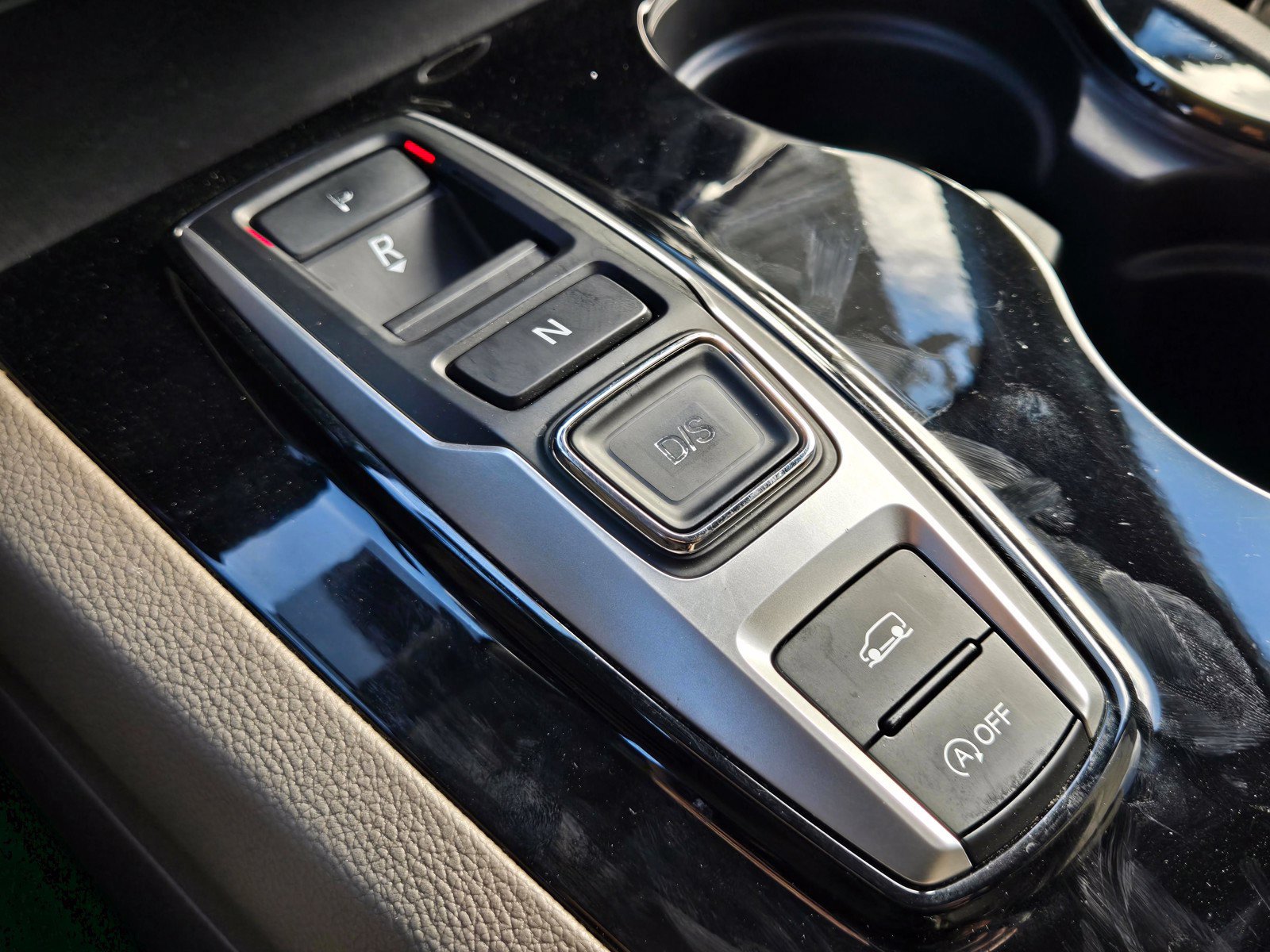 Used 2018 Honda Pilot Touring image 23