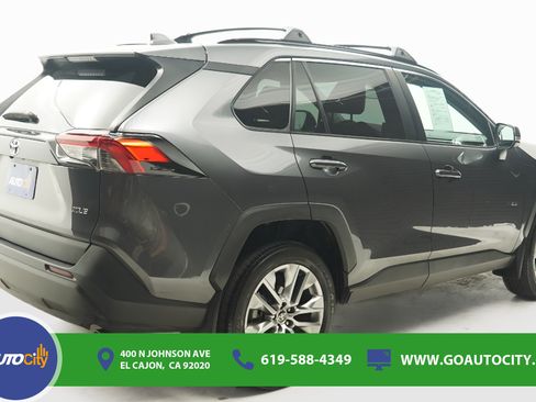 Used 2022 Toyota RAV4 XLE Premium FWD image 6