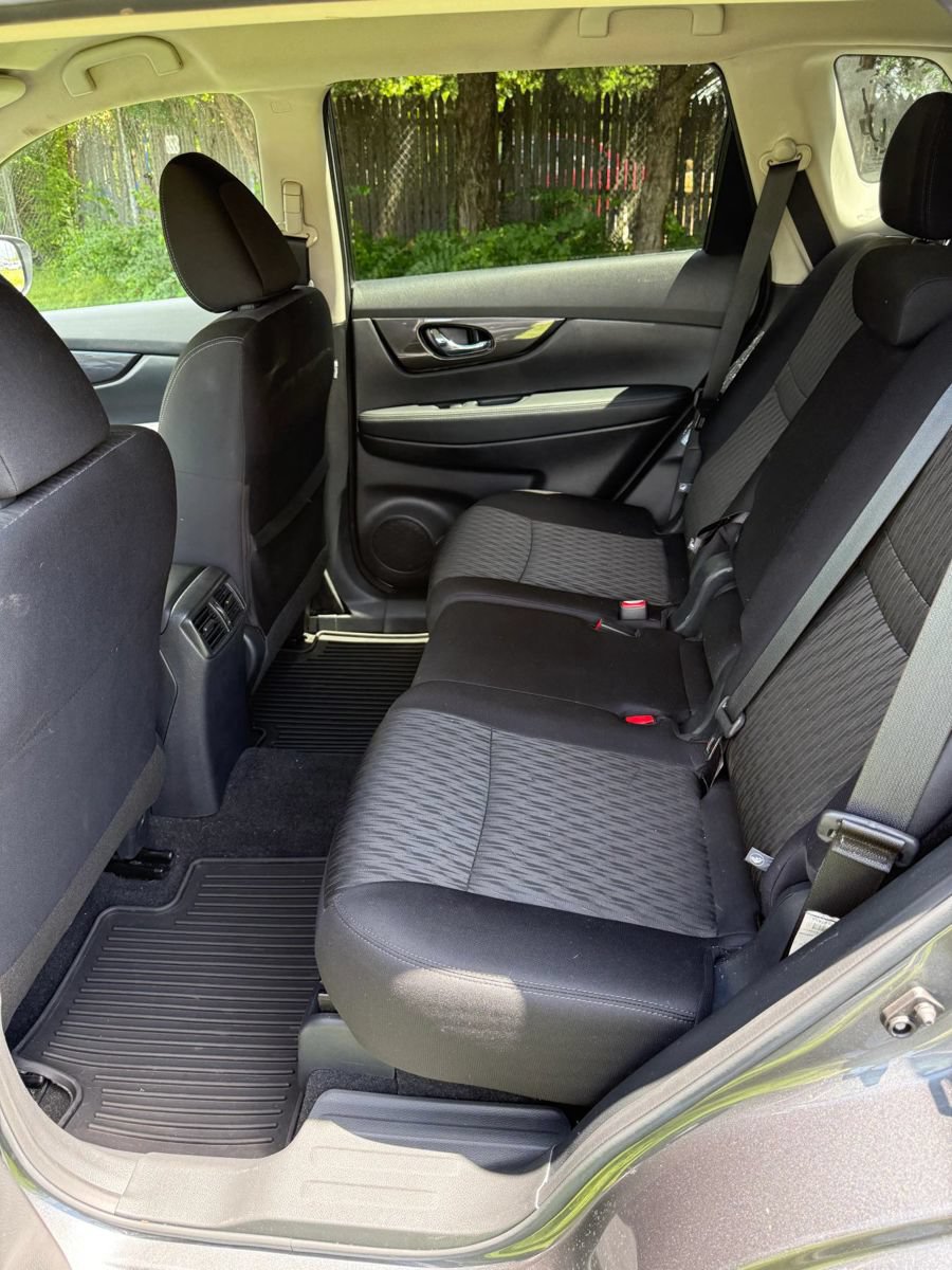 Used 2020 Nissan Rogue SV FWD image 10