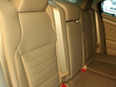 Used 2017 Ford Taurus SE image 15