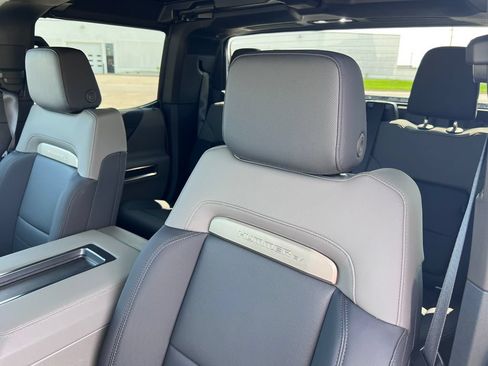 New 2025 GMC Hummer EV 2X AWD/4WD image 16