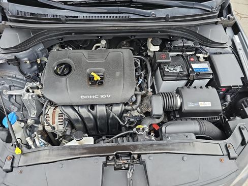 Used 2017 Hyundai Elantra SE image 27