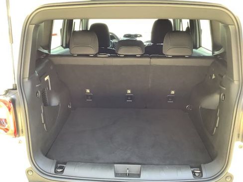 Used 2021 Jeep Renegade Latitude FWD image 28