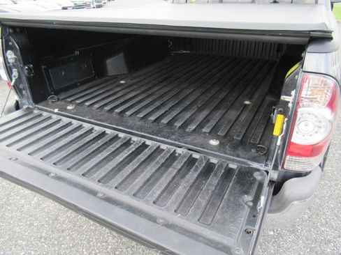 Used 2014 Toyota Tacoma PreRunner w/ SR5 Package RWD image 32