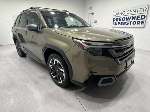 Used 2025 Subaru Forester Limited AWD/4WD image 2