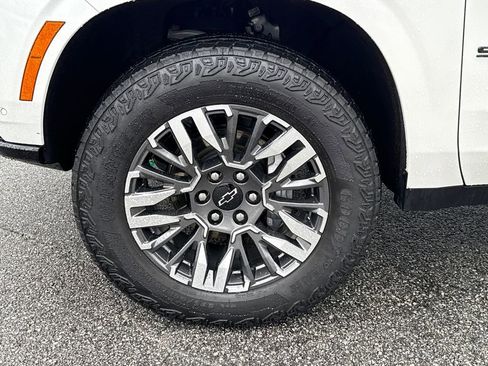 Certified 2025 Chevrolet Suburban Z71 image 11