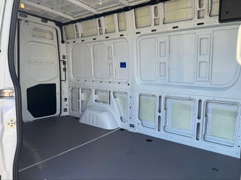 Used 2025 Mercedes-Benz Sprinter 2500 image 11