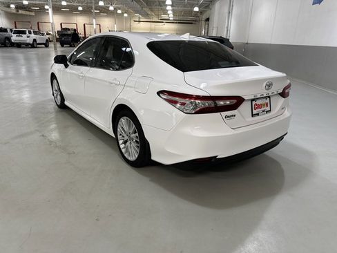 Used 2020 Toyota Camry XLE image 6