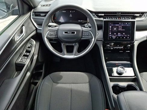 Certified 2025 Jeep Grand Cherokee L Laredo AWD/4WD image 16