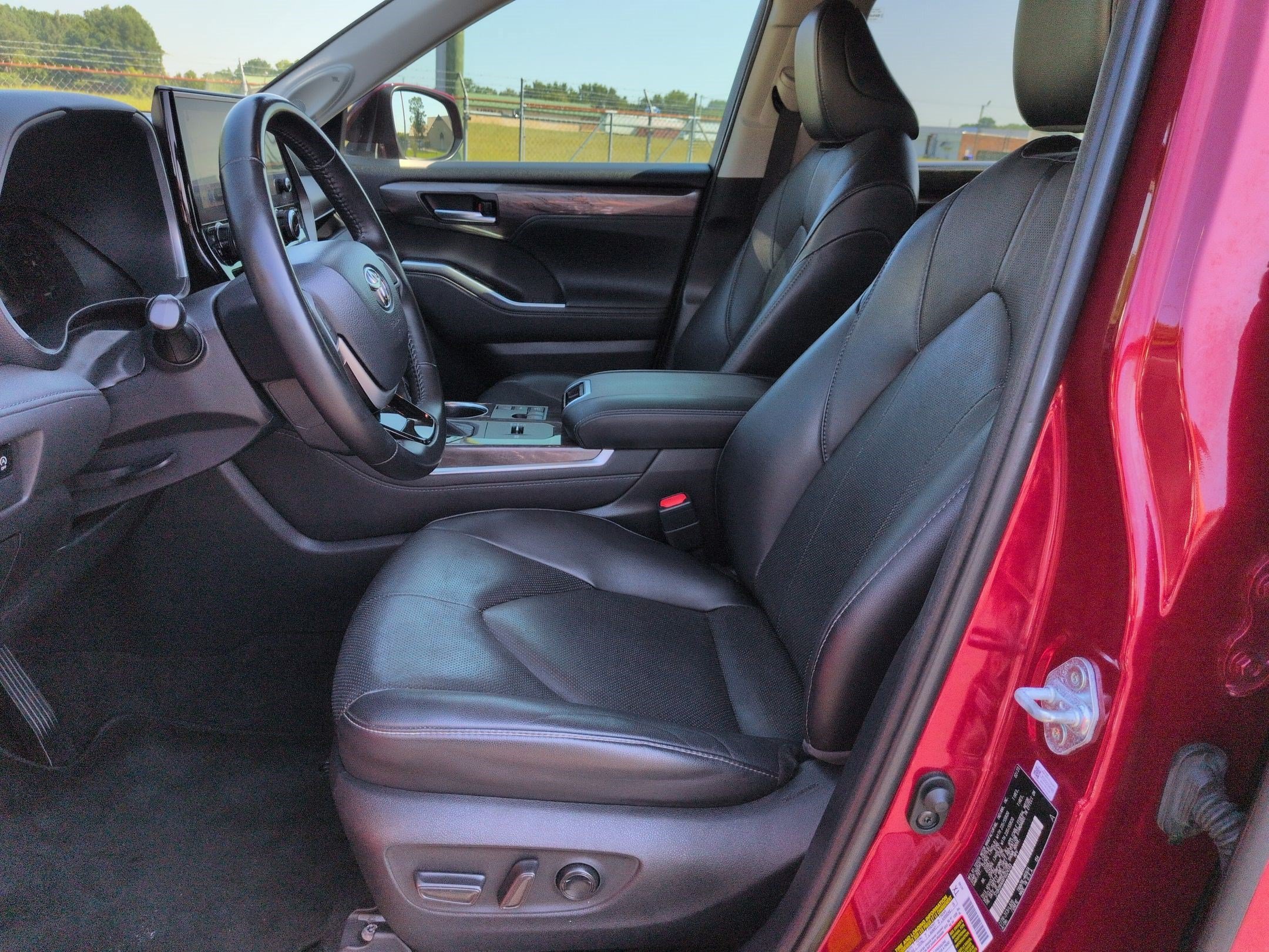 Used 2023 Toyota Highlander Limited FWD image 15