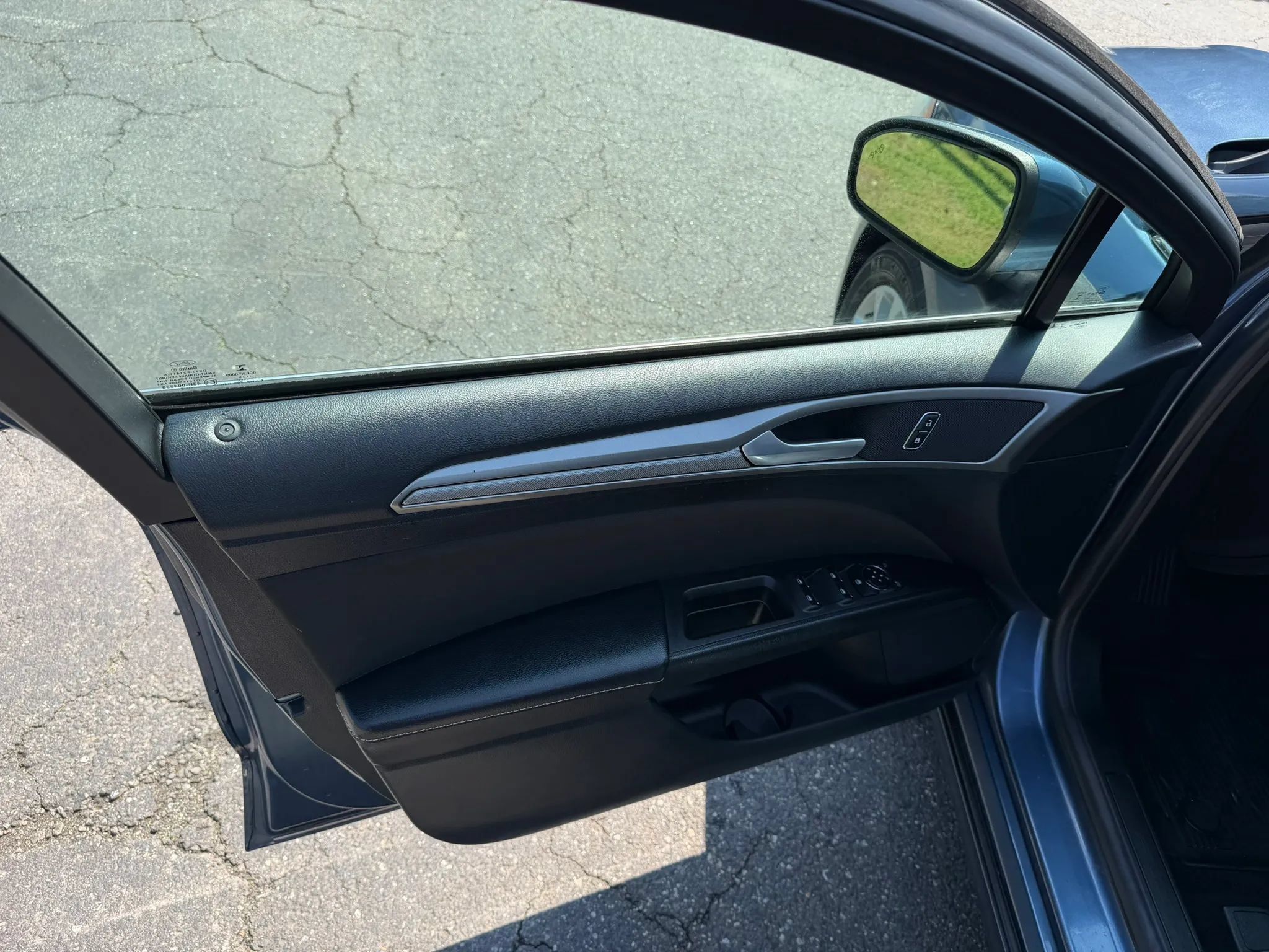 Used 2019 Ford Fusion SE FWD image 31