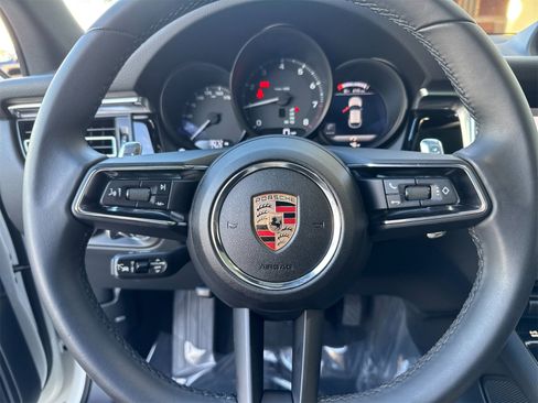 Used 2025 Porsche Macan image 26