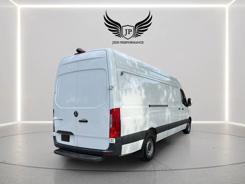 Used 2024 Mercedes-Benz eSprinter 170 Cargo image 12