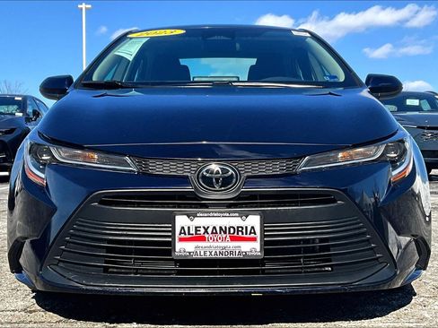 Used 2023 Toyota Corolla LE image 3
