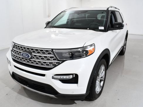 Used 2023 Ford Explorer Limited w/ Limited Technology Package image 2