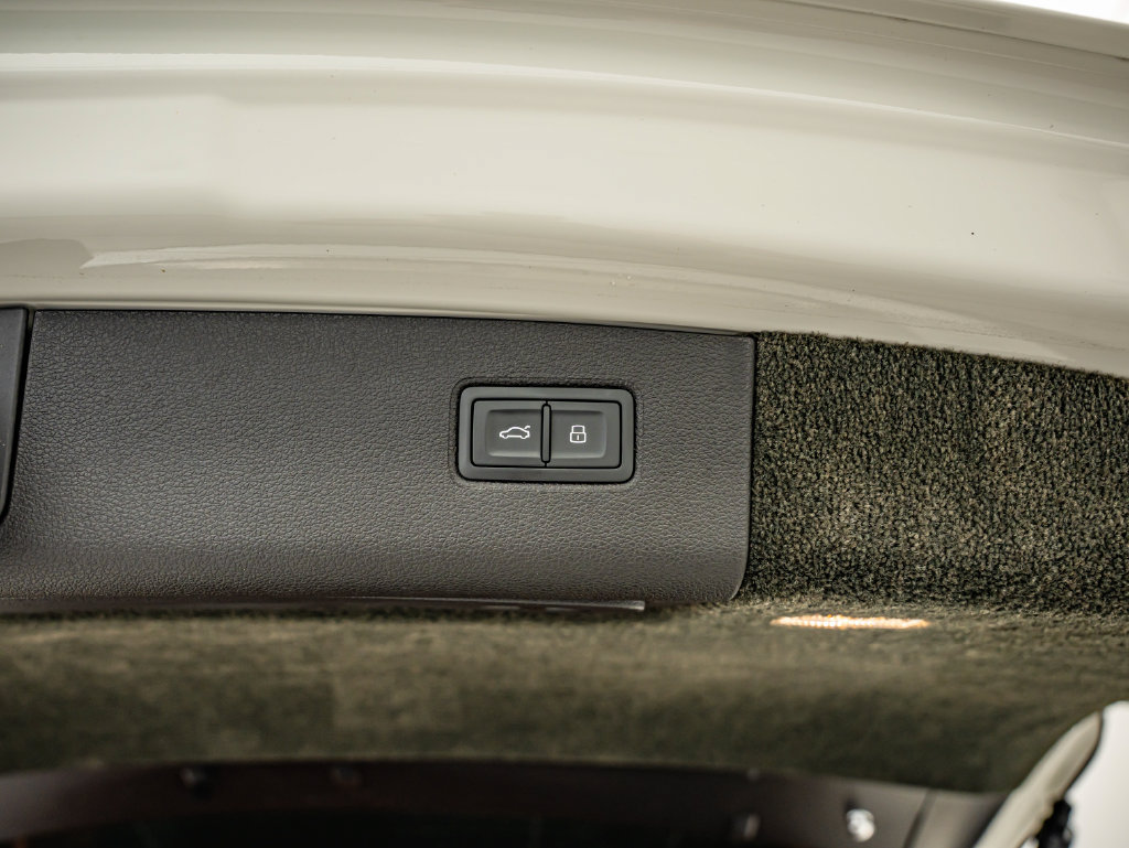 Used 2022 Bentley Bentayga AWD/4WD image 74