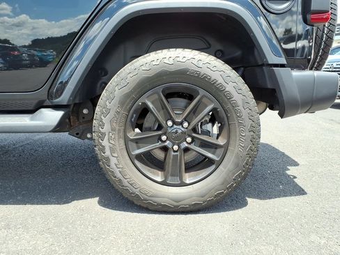 Used 2021 Jeep Wrangler Unlimited Sahara AWD/4WD image 11