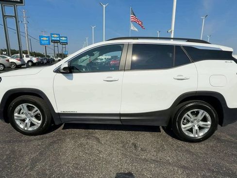 Used 2024 GMC Terrain SLE w/ Driver Convenience Package FWD image 5