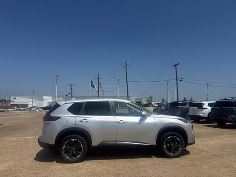 Certified 2025 Nissan Rogue SV FWD image 24