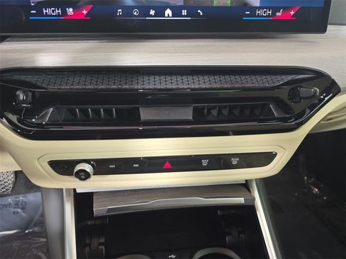 New 2026 BMW 330i xDrive Sedan w/ Premium Package image 24