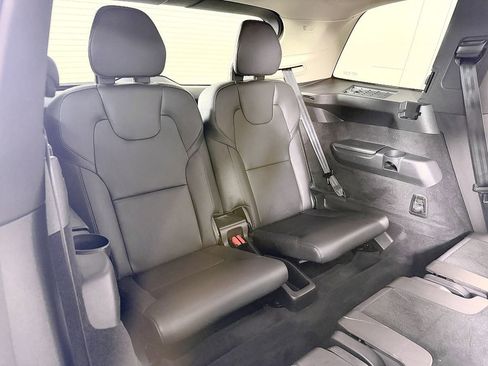 Used 2016 Volvo XC90 T6 Momentum w/ Momentum Plus Package image 39