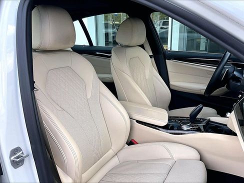 Used 2022 BMW 540i w/ Premium Package image 8