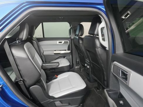 Used 2021 Ford Explorer XLT w/ Equipment Group 202A AWD/4WD image 28