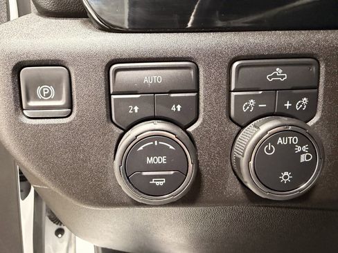 Used 2025 Chevrolet Silverado 1500 LT image 29